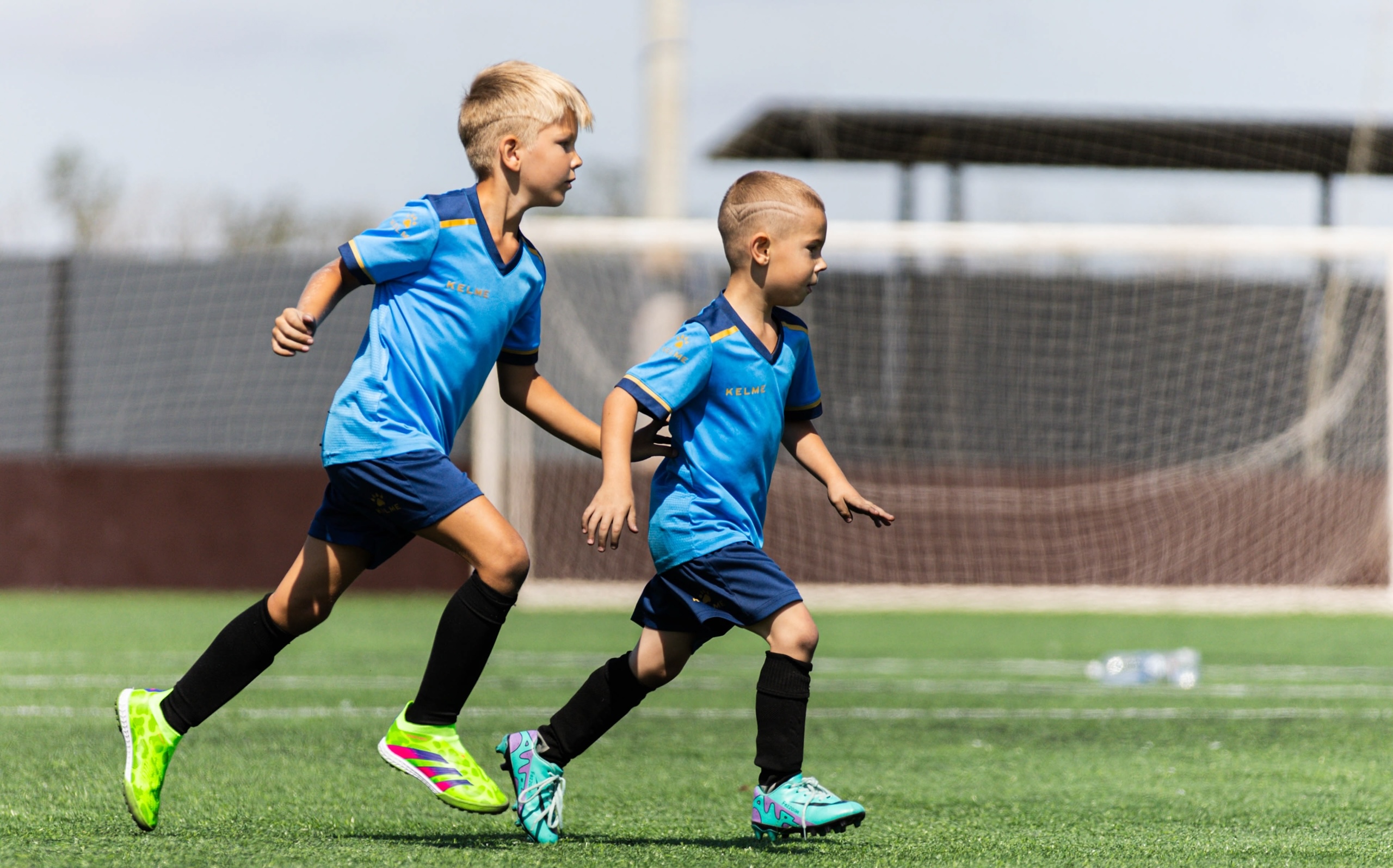 Юные футболисты ЛФЛ Kids на поле