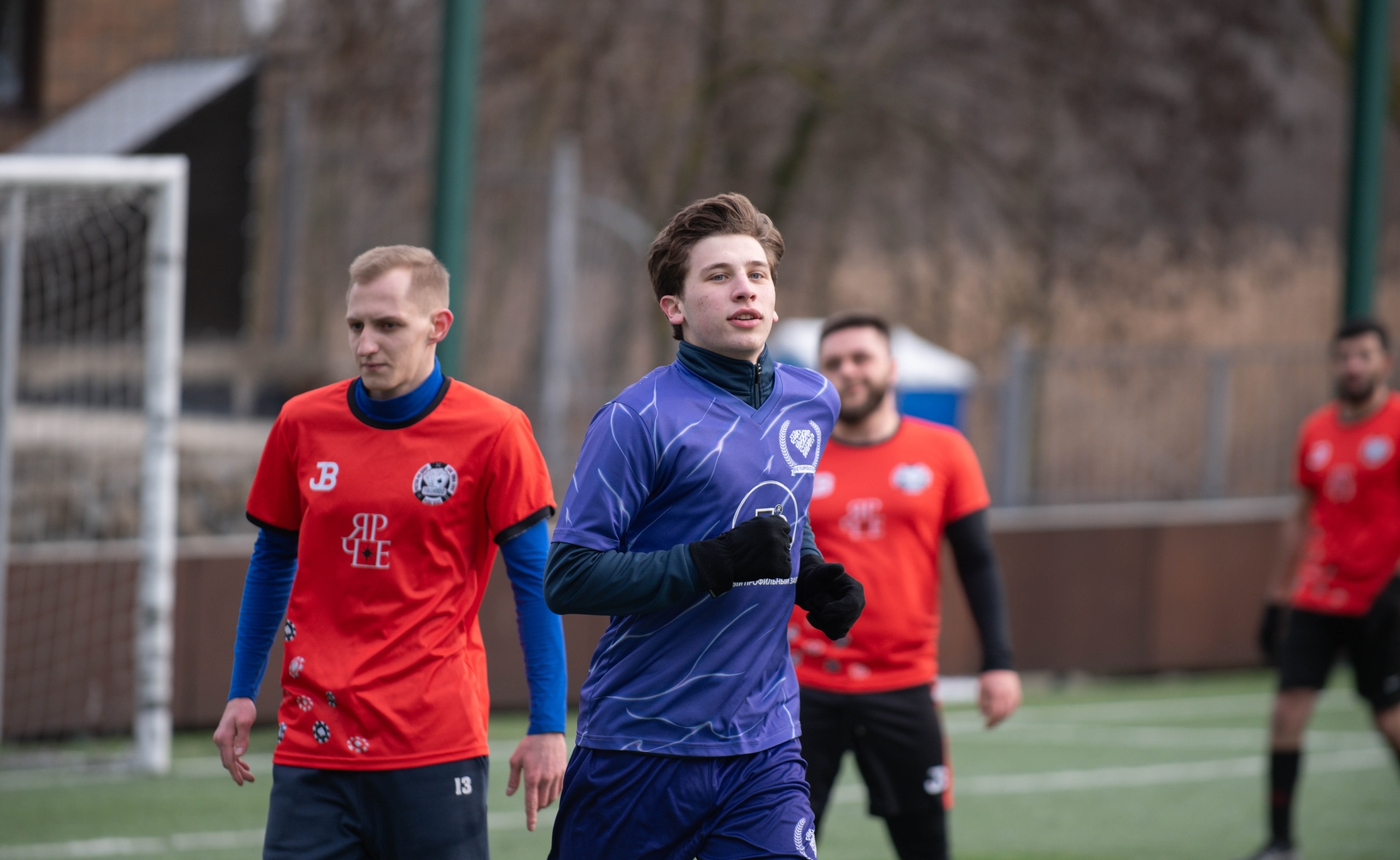 Участники благотворительного футбольного матча